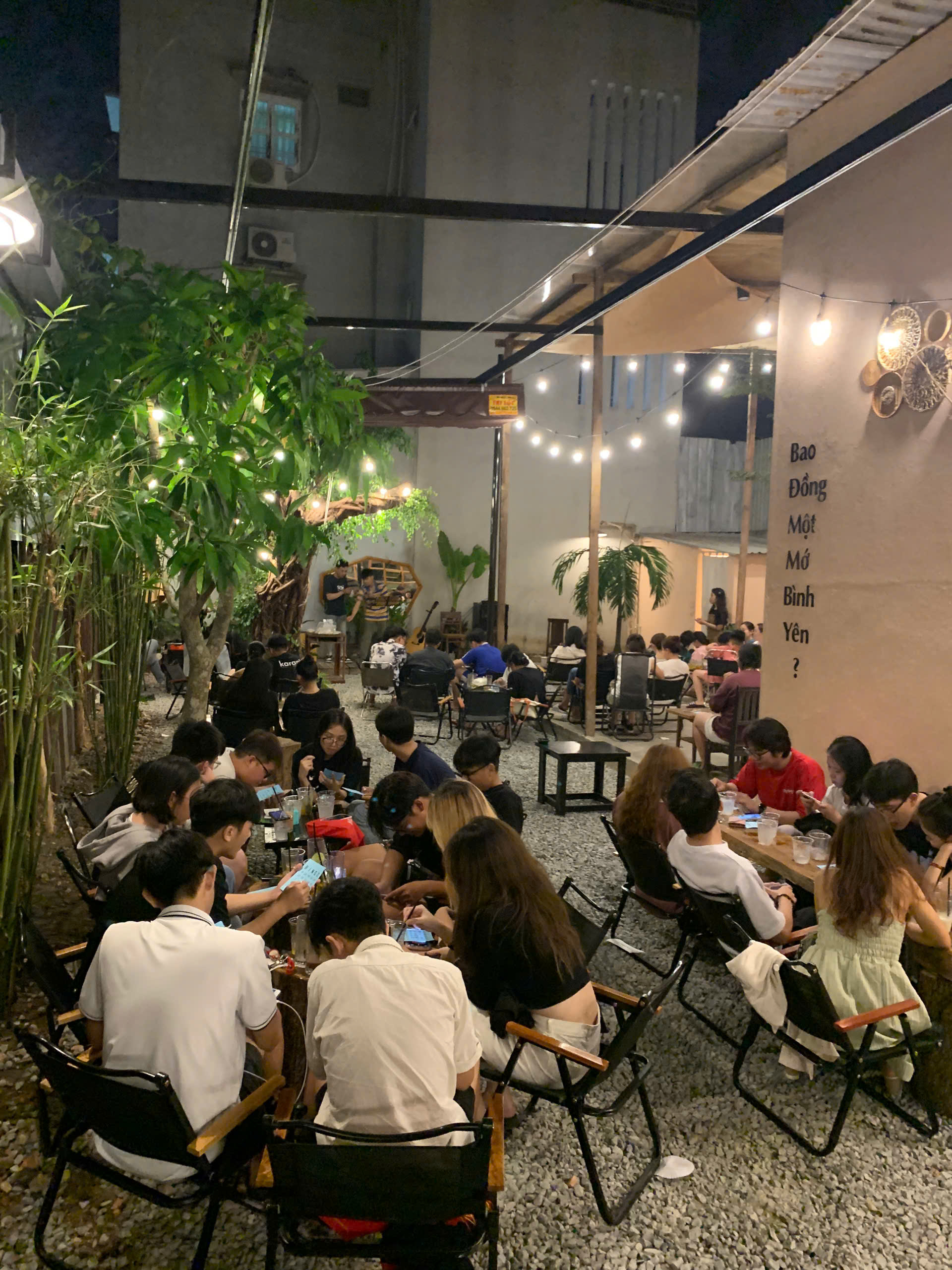 SANG QUÁN CAFE ĐƯỜNG TRƯƠNG CÔNG ĐỊNH SẴN KINH DOANH, VỊ TRÍ NGAY TRUNG TÂM NHẬN DIỆN THƯƠNG HIỆU QUÁN NỔI BẬT