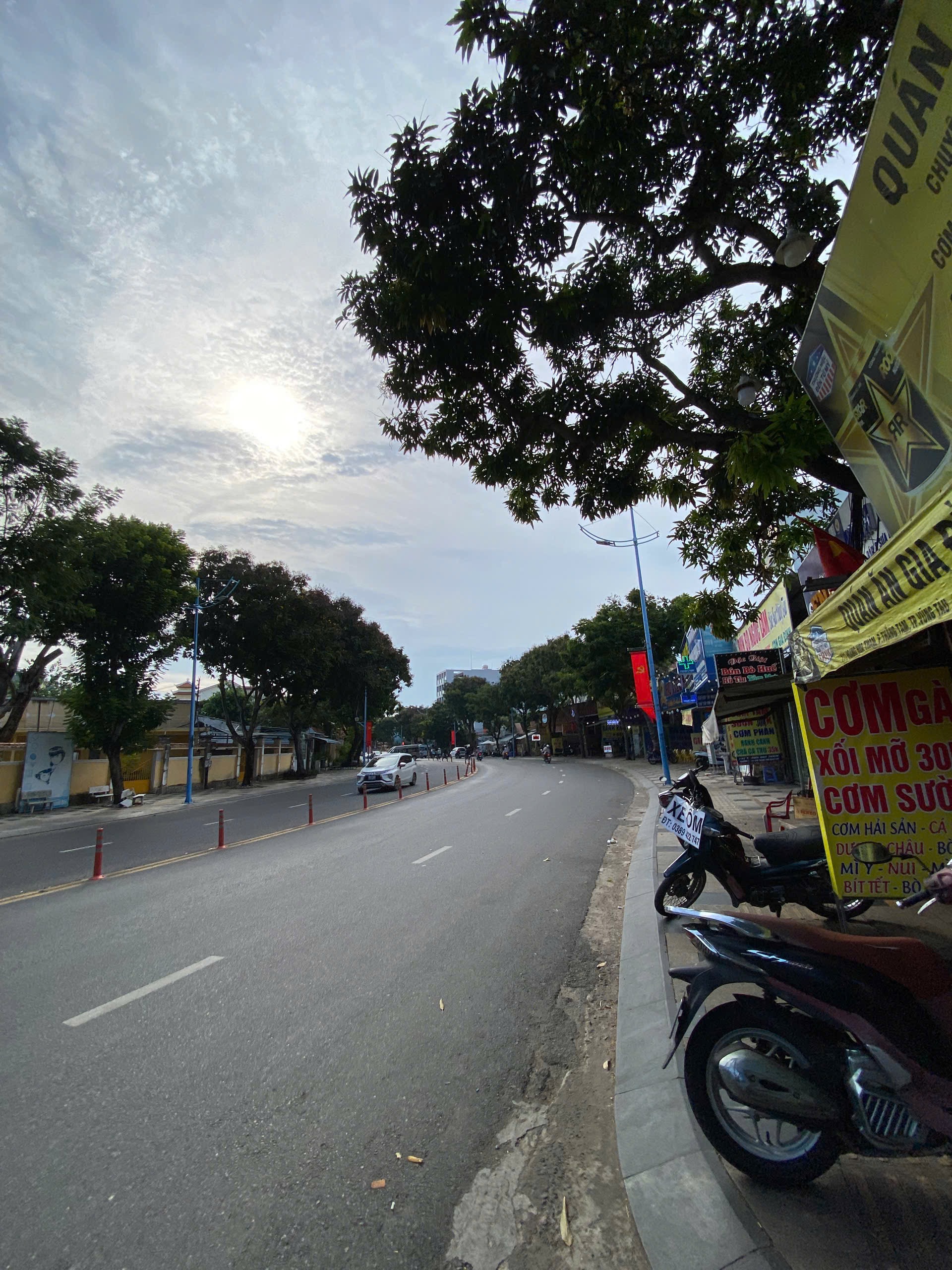 BÁN NHÀ 1 TRỆT 3 LẦU, HOÀNG HOA THÁM, PHƯỜNG 2, VŨNG TÀU, DIỆN TÍCH 83.5M2 VỊ TRÍ THUỘC KHU VỰC AN NINH TỐT, GẦN BIỂN THUẬN LỢI KINH DOANH ĐẦU TƯ