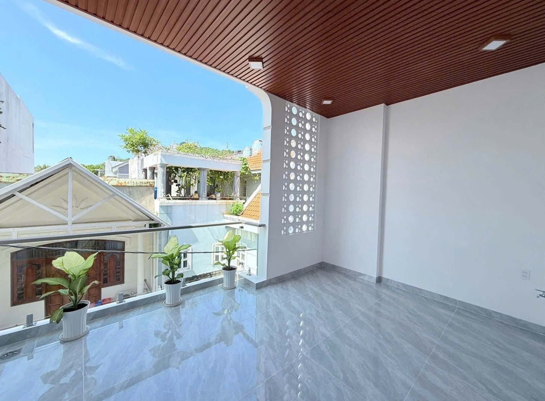 BÁN NHÀ 1 TRỆT 2 LẦU ĐƯỜNG HOÀNG HOA THÁM, VŨNG TÀU, VỊ TRÍ HẺM RỘNG KHU VỰC TIỀM NĂNG ĐẦU TƯ, KINH DOANH SINH LỜI