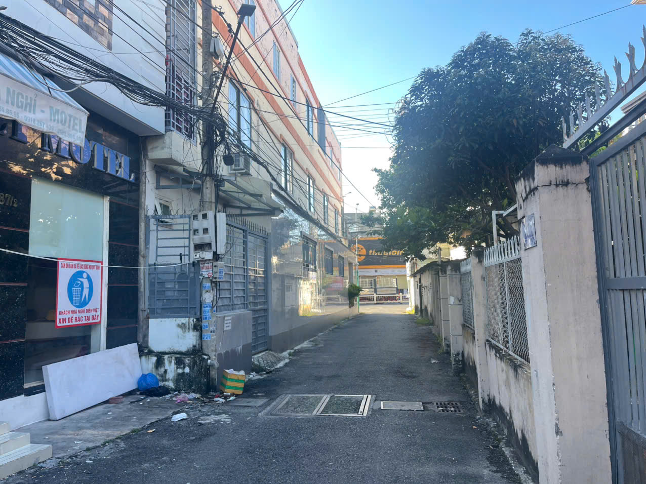 BÁN NHÀ ĐƯỜNG 30/4 , PHƯỜNG RẠCH DỪA, VŨNG TÀU, DIỆN TÍCH 180M2 NHÀ 1 TRỆT 1 LẦU VỊ TRÍ ĐẮC ĐỊA