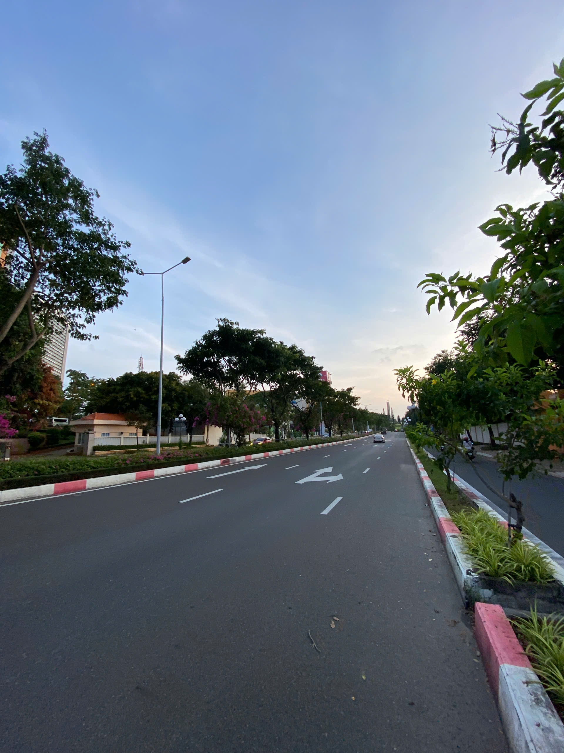 BÁN ĐẤT TRỐNG MẶT TIỀN ĐƯỜNG 3 THÁNG 2, PHƯỜNG 8, VŨNG TÀU, DIỆN TÍCH 800M2 NGAY VỊ TRÍ ĐẸP, VỈA HÈ RỘNG