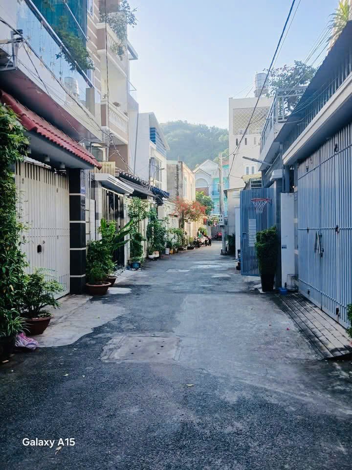 BÁN NHÀ ĐƯỜNG LÊ LỢI, PHƯỜNG THẮNG NHÌ, VŨNG TÀU, DIỆN TÍCH 135.8M2 VỊ TRÍ HƯỚNG ĐÔNG BẮC