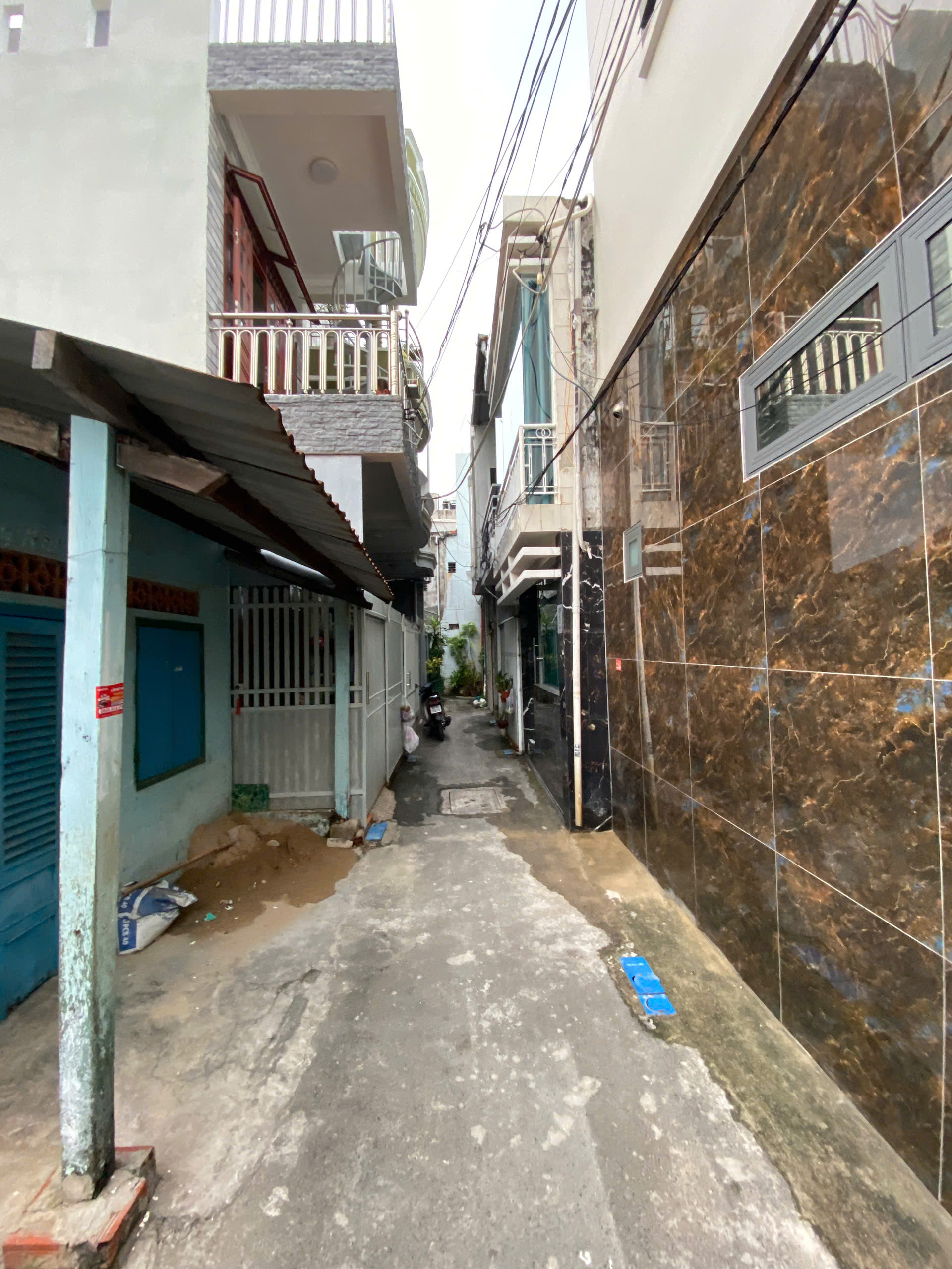 BÁN NHÀ 2 MẶT TIỀN, TRUNG TÂM PHƯỜNG THẮNG NHÌ, VŨNG TÀU, DIỆN TÍCH 46M2 VỊ TRÍ NHÀ NẰM NGAY KHU VỰC ĐÔNG DÂN CƯ, TIỀM NĂNG