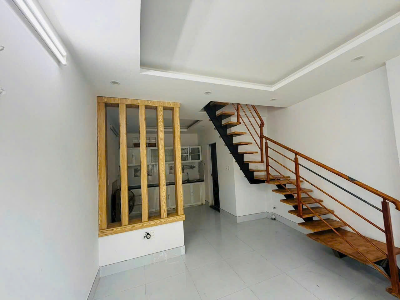 BÁN NHÀ XÔ VIẾT NGHỆ TĨNH, VŨNG TÀU, DIỆN TÍCH 28M2 VỊ TRÍ HƯỚNG TÂY NAM, KHU VỰC ĐÔNG DÂN CƯ