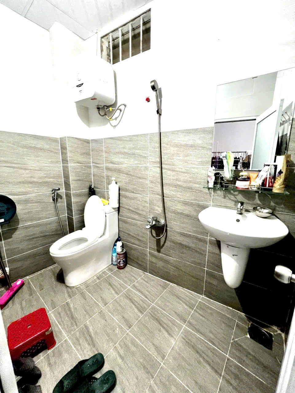 BÁN NHÀ 1 TRỆT 1 LẦU ĐƯỜNG CÔ GIANG, VŨNG TÀU, DIỆN TÍCH 63M2 VỊ TRÍ NGAY CHỢ, SẦM UẤT, DÂN CƯ ĐÔNG ĐÚC, TIỀM NĂNG