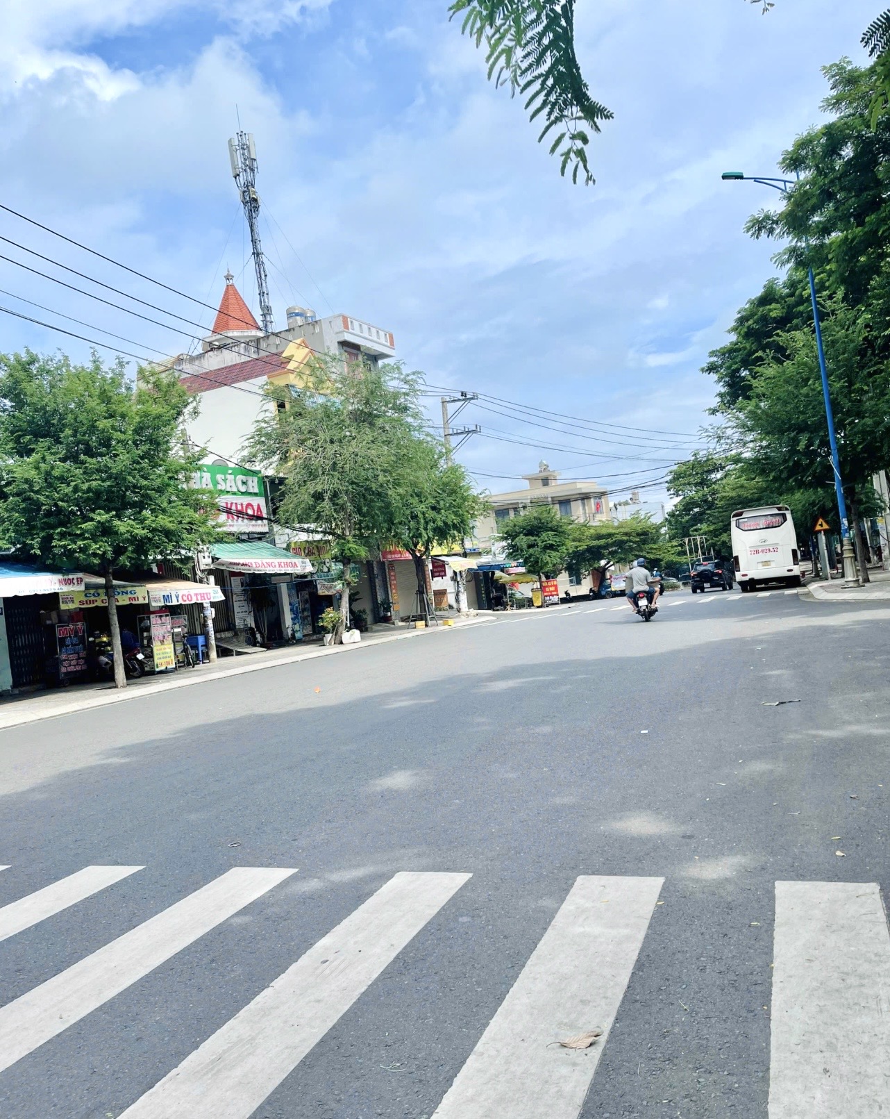 BÁN NHÀ MẶT TIỀN NGUYỄN HỮU CẢNH, VŨNG TÀU, DIỆN TÍCH 66,2M2 VỊ TRÍ ĐỐI DIỆN TRƯỜNG HỌC, KHU VỰC SẦM UẤT ĐẦY ĐỦ TIỆN ÍCH