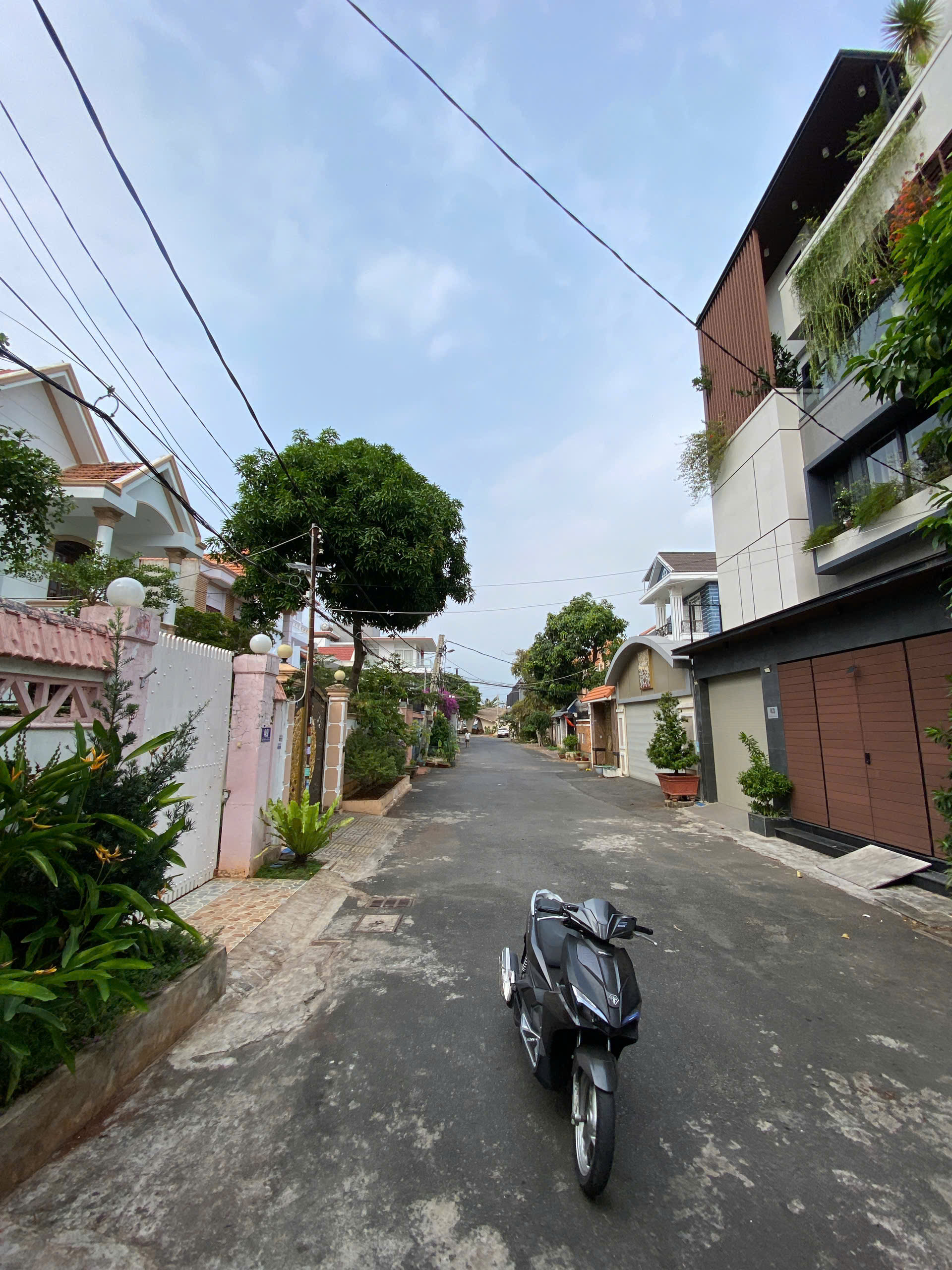 BÁN BIỆT THỰ 1 TRỆT 2 LẦU, VŨNG TÀU, DIỆN TÍCH 262M2 VỊ TRÍ HƯỚNG ĐÔNG NAM, KHU VỰC DÂN TRÍ CAO, GIAO THÔNG THUẬN TIỆN