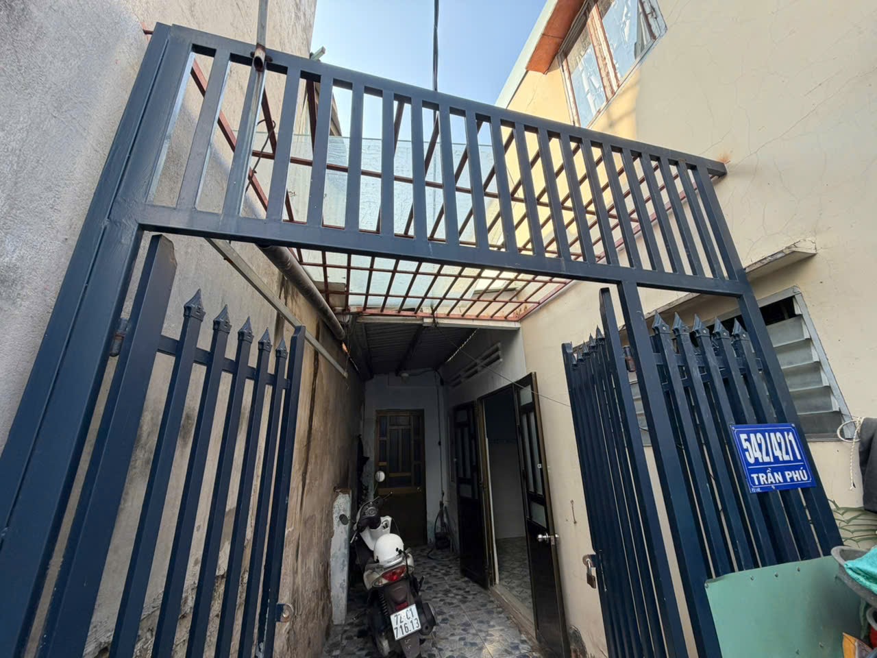 BÁN NHÀ CẤP 4 TRẦN PHÚ VŨNG TÀU, DIỆN TÍCH 63M2 VỊ TRÍ HƯỚNG TÂY NAM, KHU VỰC GẦN BIỂN ĐÔNG DÂN CƯ