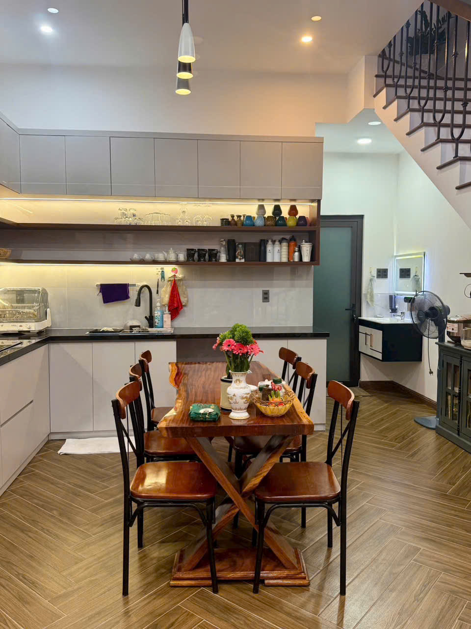 BÁN NHÀ 1 TRỆT 1 LẦU ĐƯỜNG PHẠM THẾ HIỂN, VŨNG TÀU, DIỆN TÍCH 62M2 VỊ TRÍ HƯỚNG TÂY BẮC, DÂN CƯ HIỆN HỮU