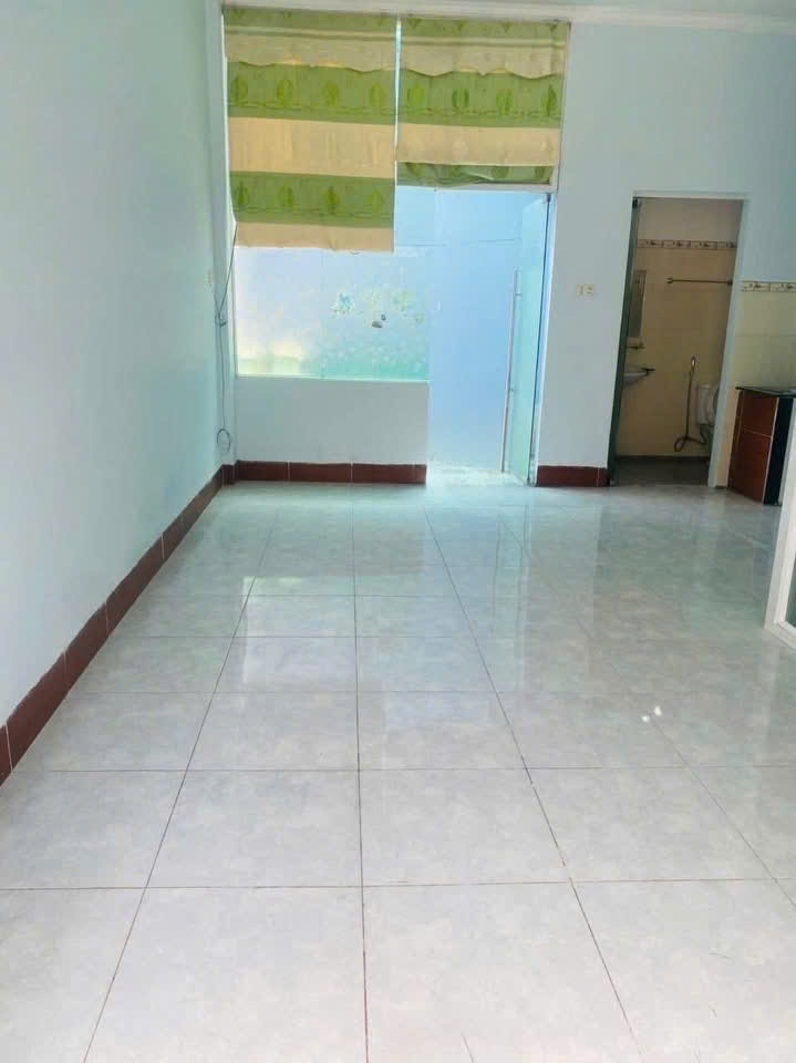 BÁN NHÀ CẤP 4 ĐƯỜNG HOÀNG VIỆT, VŨNG TÀU, DIỆN TÍCH 82M2 VỊ TRÍ HƯỚNG NAM, KHU DÂN CƯ ĐÔNG ĐÚC, TIỀM NĂNG ĐẦU TƯ SINH LỜI