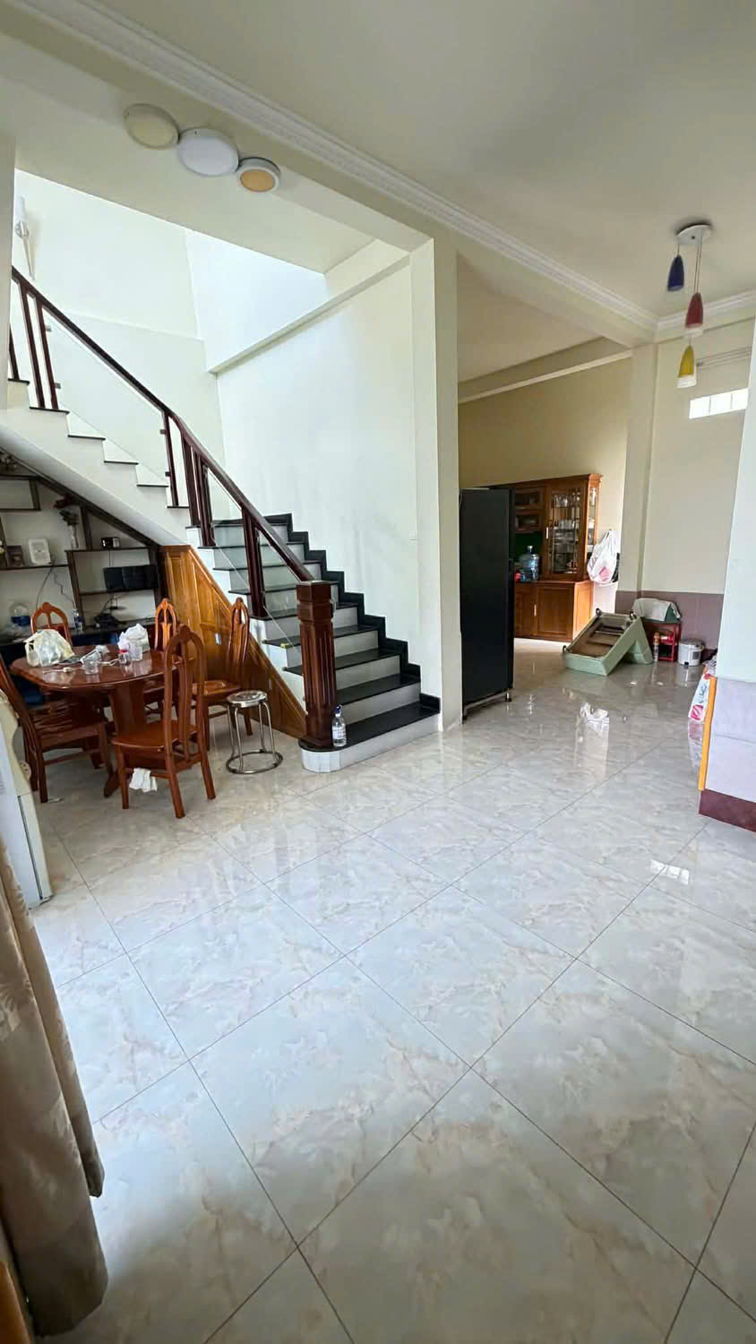 BÁN NHÀ LÊ LỢI, VŨNG TÀU, DIỆN TÍCH 175.6M2 VỊ TRÍ HƯỚNG NAM, KHU DÂN CƯ ĐÔNG ĐÚC