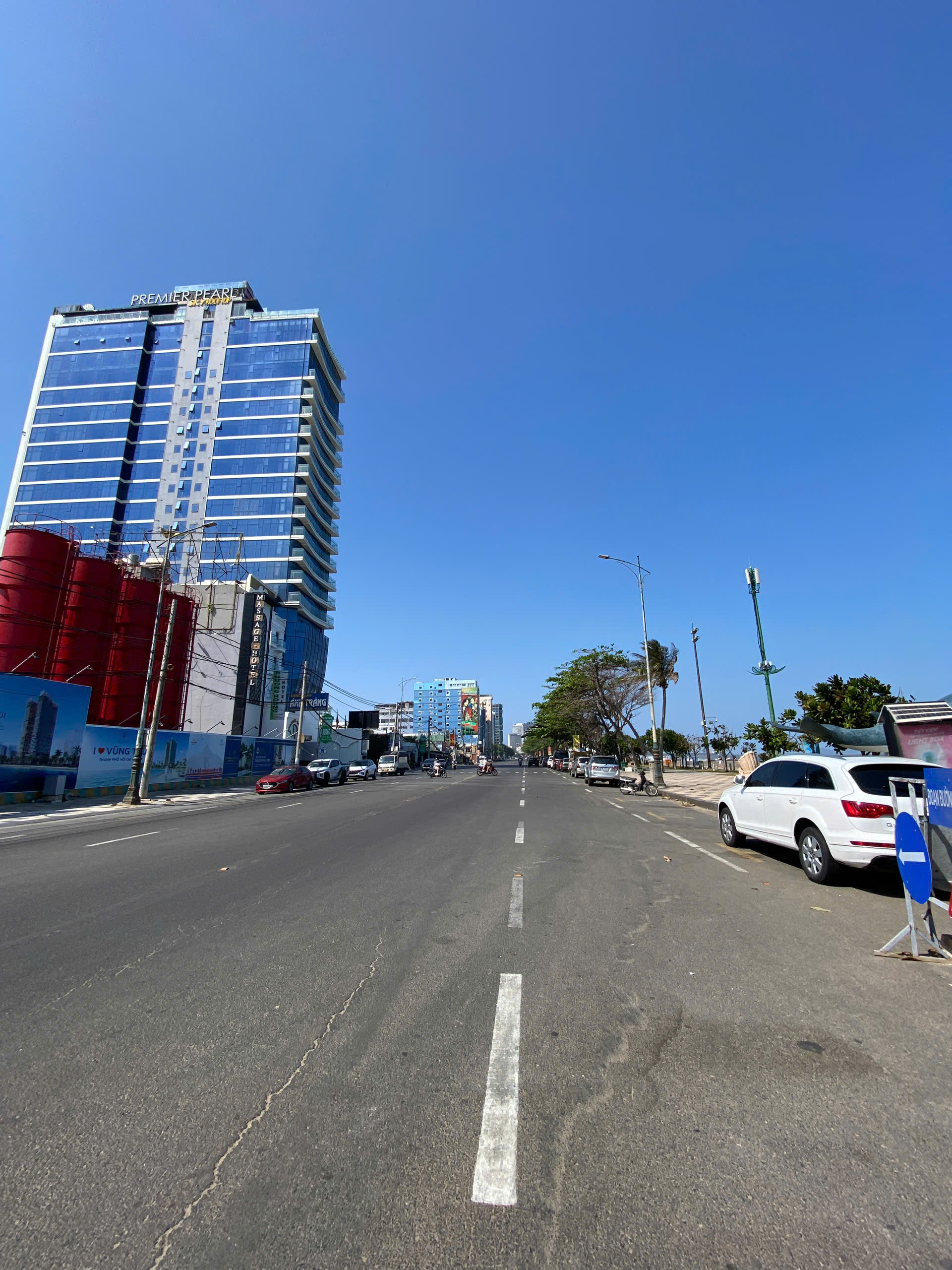 BÁN KHÁCH SẠN MẶT TIỀN THÙY VÂN, DIỆN TÍCH 323M2 VỊ TRÍ ĐẮC ĐỊA, SẴN DÒNG TIỀN CHÀO ĐÓN CHỦ MỚI, HƯỚNG ĐÔNG NAM ĐÓN TÀI LỘC