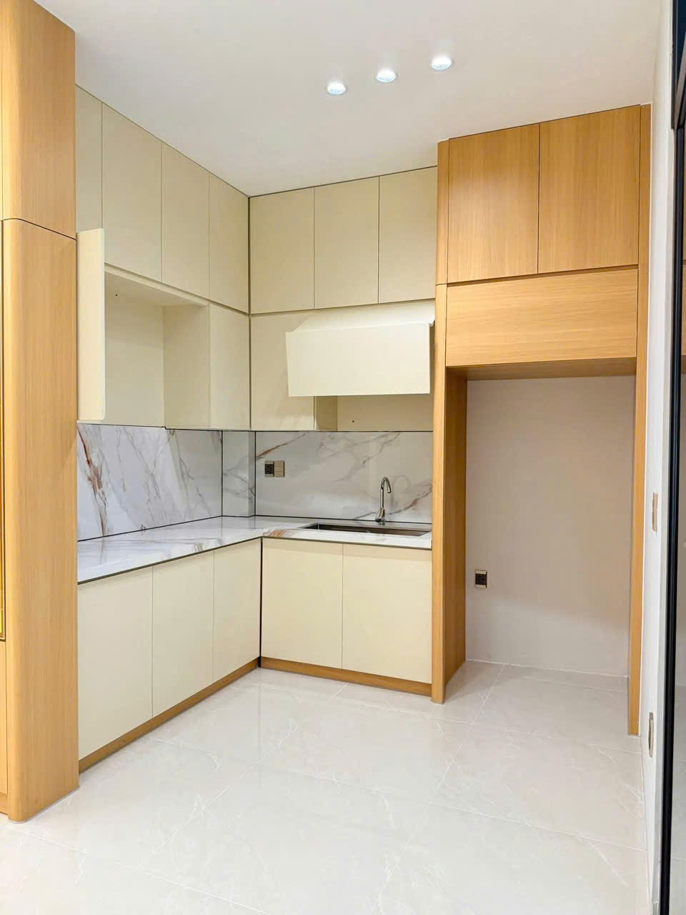 BÁN NHÀ ĐẸP FULL NỘI THẤT, ĐƯỜNG TRƯƠNG CÔNG ĐỊNH TRUNG TÂM PHƯỜNG 7, DIỆN TÍCH 72.8M2 NỞ HẬU PHONG THỦY , DỌN VÀO Ở NGAY