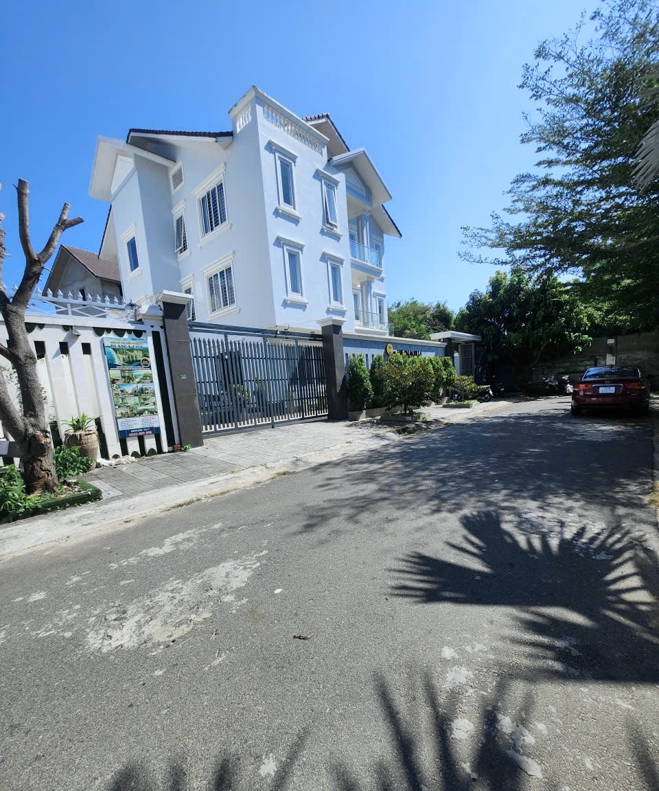 BÁN BIỆT THỰ 1 TRỆT 3 LẦU KHU THANH BÌNH, PHƯỜNG 10, VŨNG TÀU, DIỆN TÍCH 383,1M2 VỊ TRÍ TIỀM NĂNG, AN CƯ LÂU DÀI HOẶC ĐẦU TƯ NGHĨ DƯỠNG RẤT PHÙ HỢP